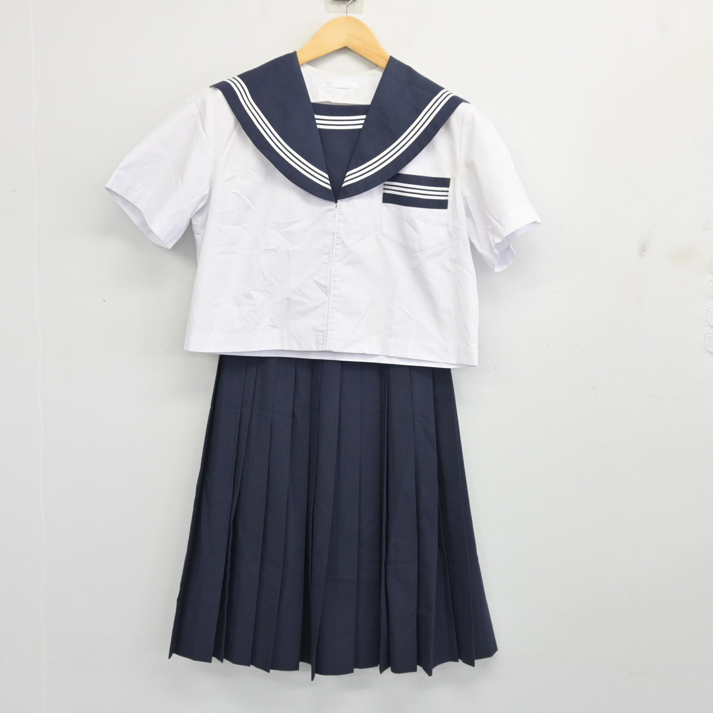 【中古】静岡県 周南中学校 女子制服 2点 (セーラー服・スカート) sf102327