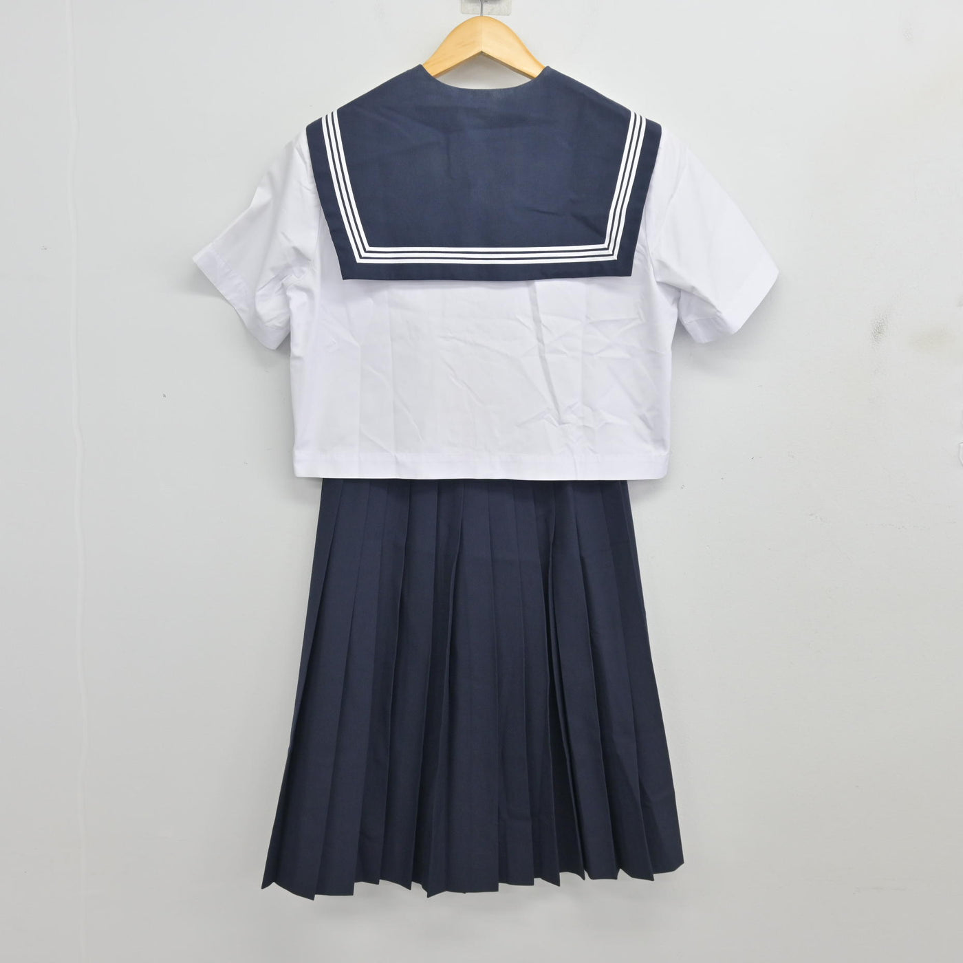 【中古】静岡県 周南中学校 女子制服 2点 (セーラー服・スカート) sf102327