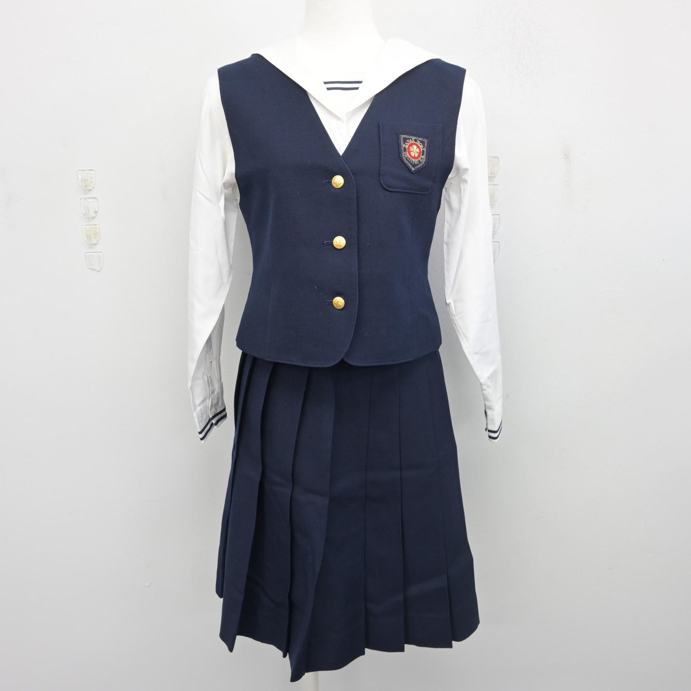 【中古】岡山県 就実高等学校 女子制服 4点 (ブレザー・ベスト・セーラー服・スカート) sf102379