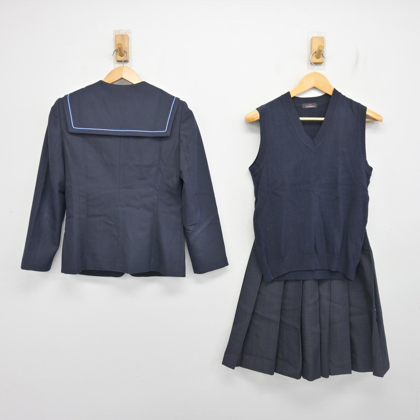 【中古】北海道 苫小牧東中学校 女子制服 5点 (セーラー服・ニットベスト・スカート) sf102386
