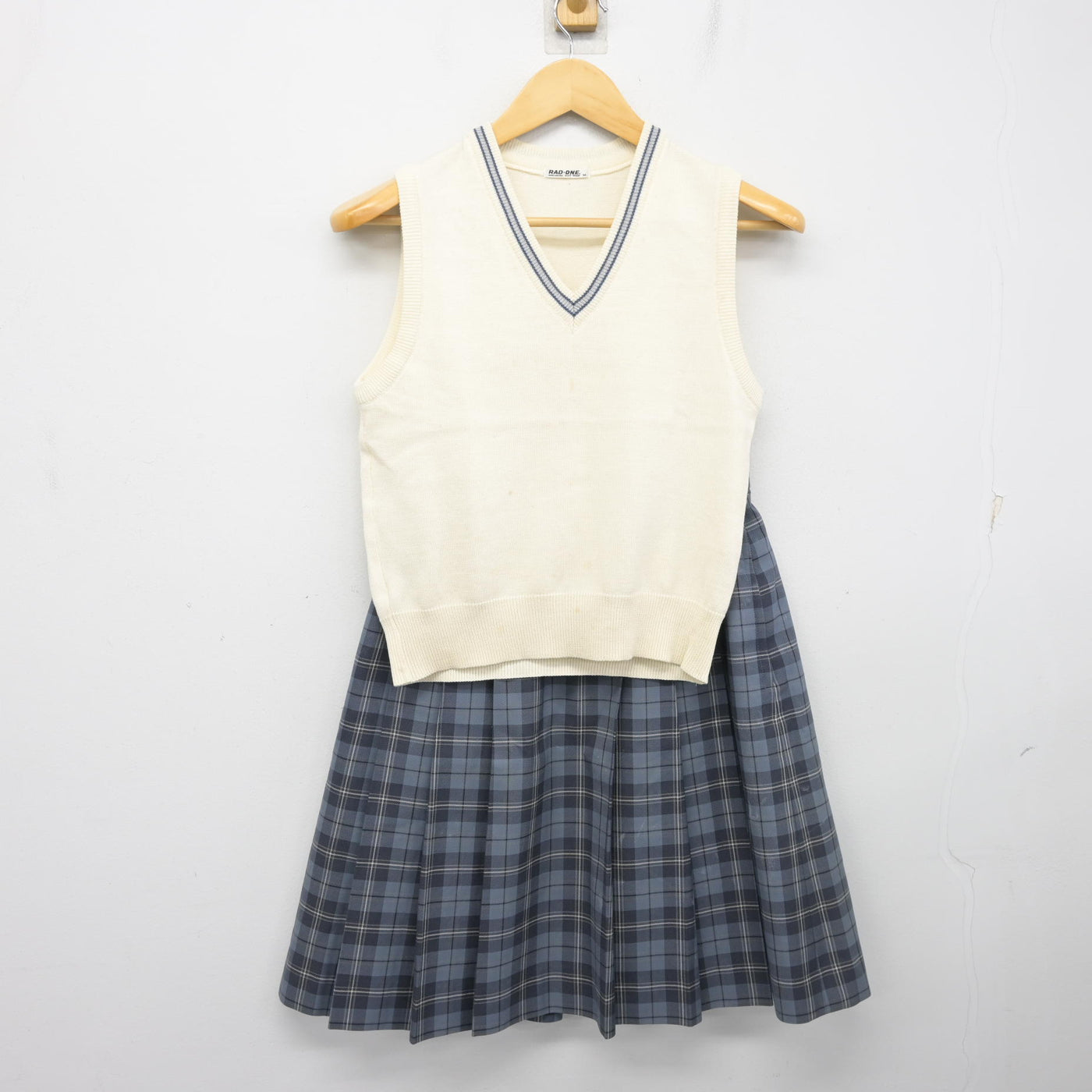 【中古】北海道 大曲中学校 女子制服 4点 (ブレザー・ニットベスト・スカート) sf102413