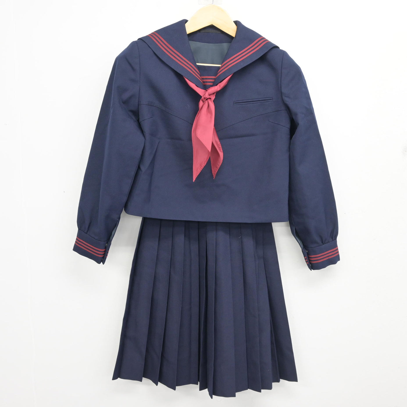 【中古】東京都 東田中学校 女子制服 4点 (セーラー服・ジャンパースカート・スカート) sf102431