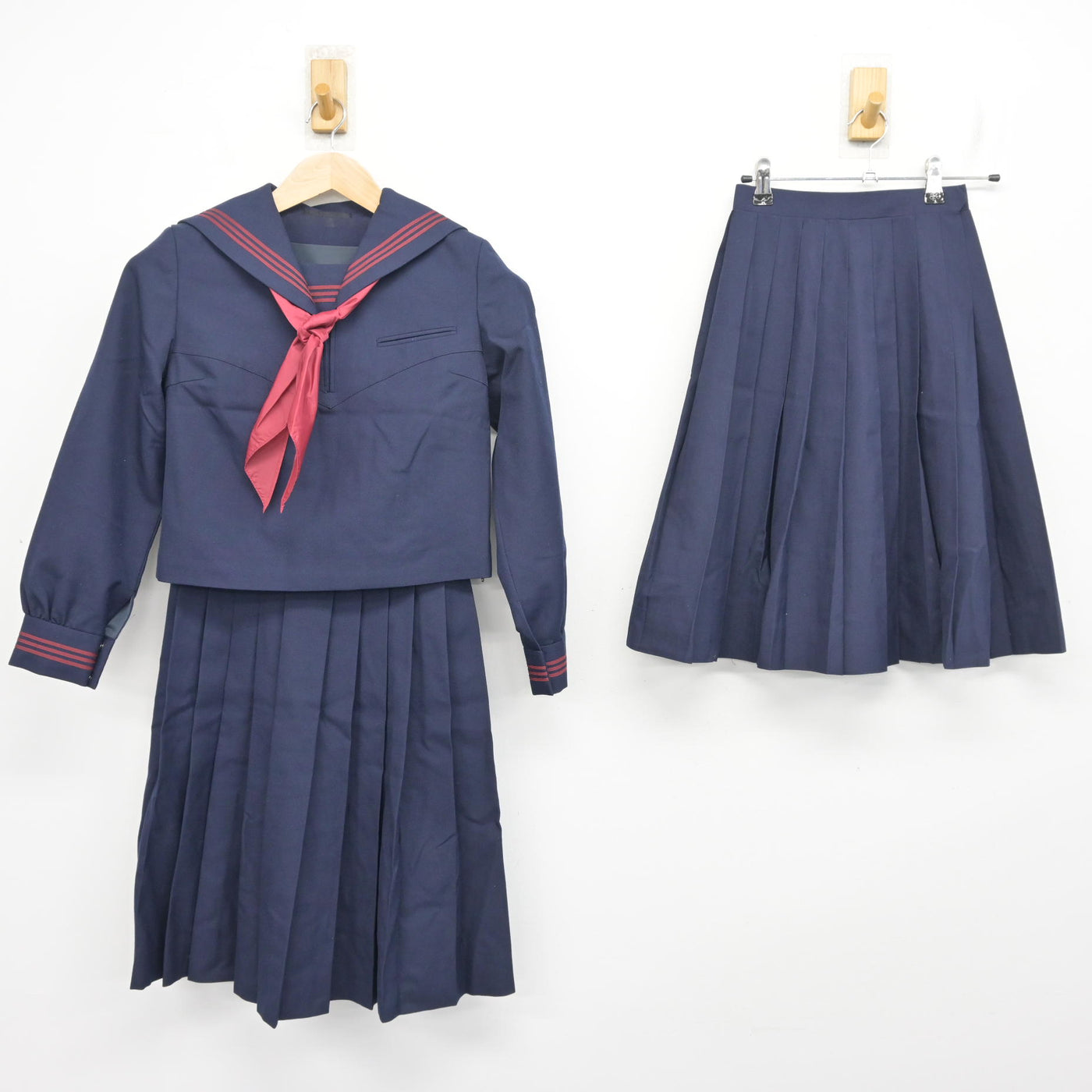 【中古】東京都 東田中学校 女子制服 4点 (セーラー服・ジャンパースカート・スカート) sf102432