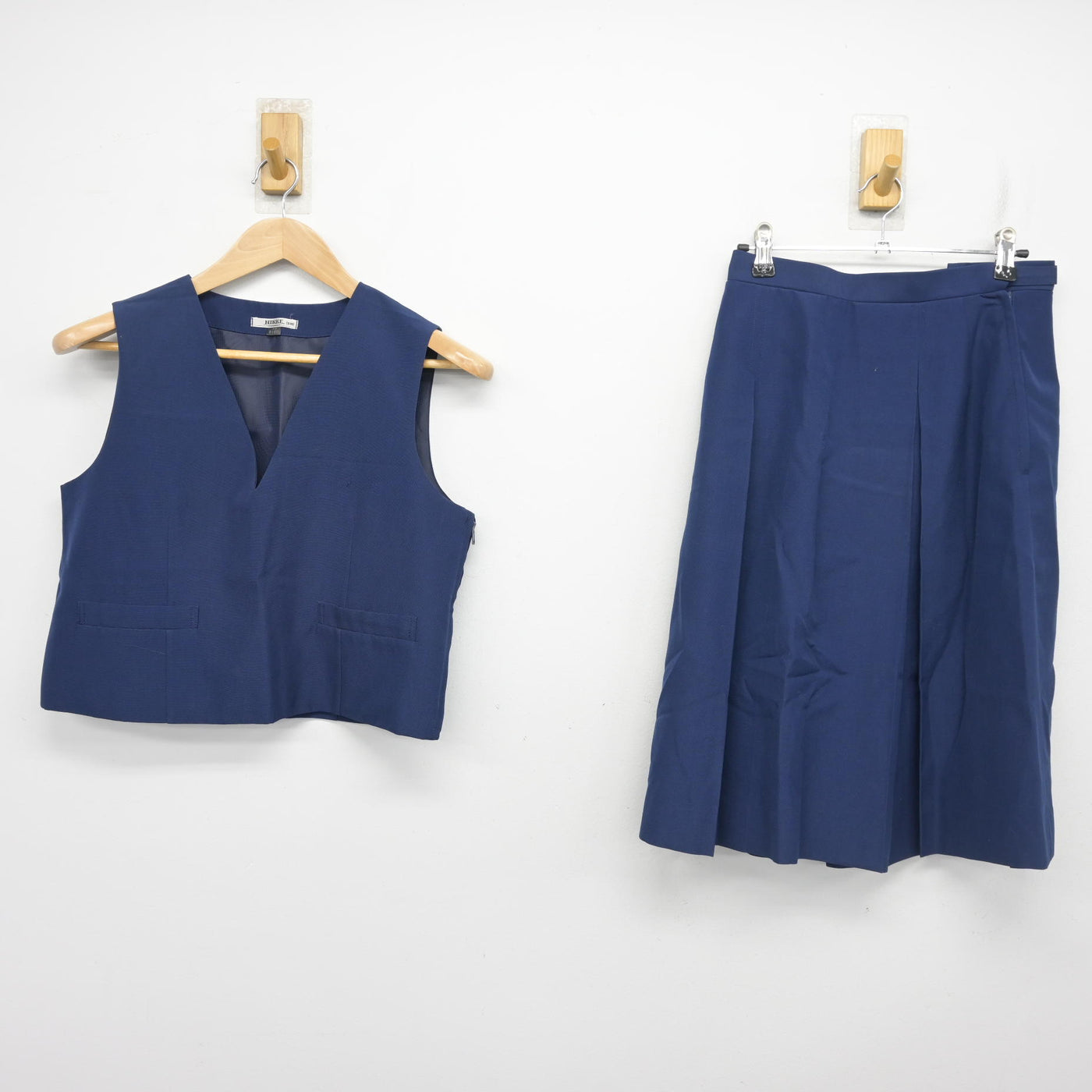 【中古】埼玉県 住吉中学校 女子制服 2点 (ベスト・スカート) sf102456