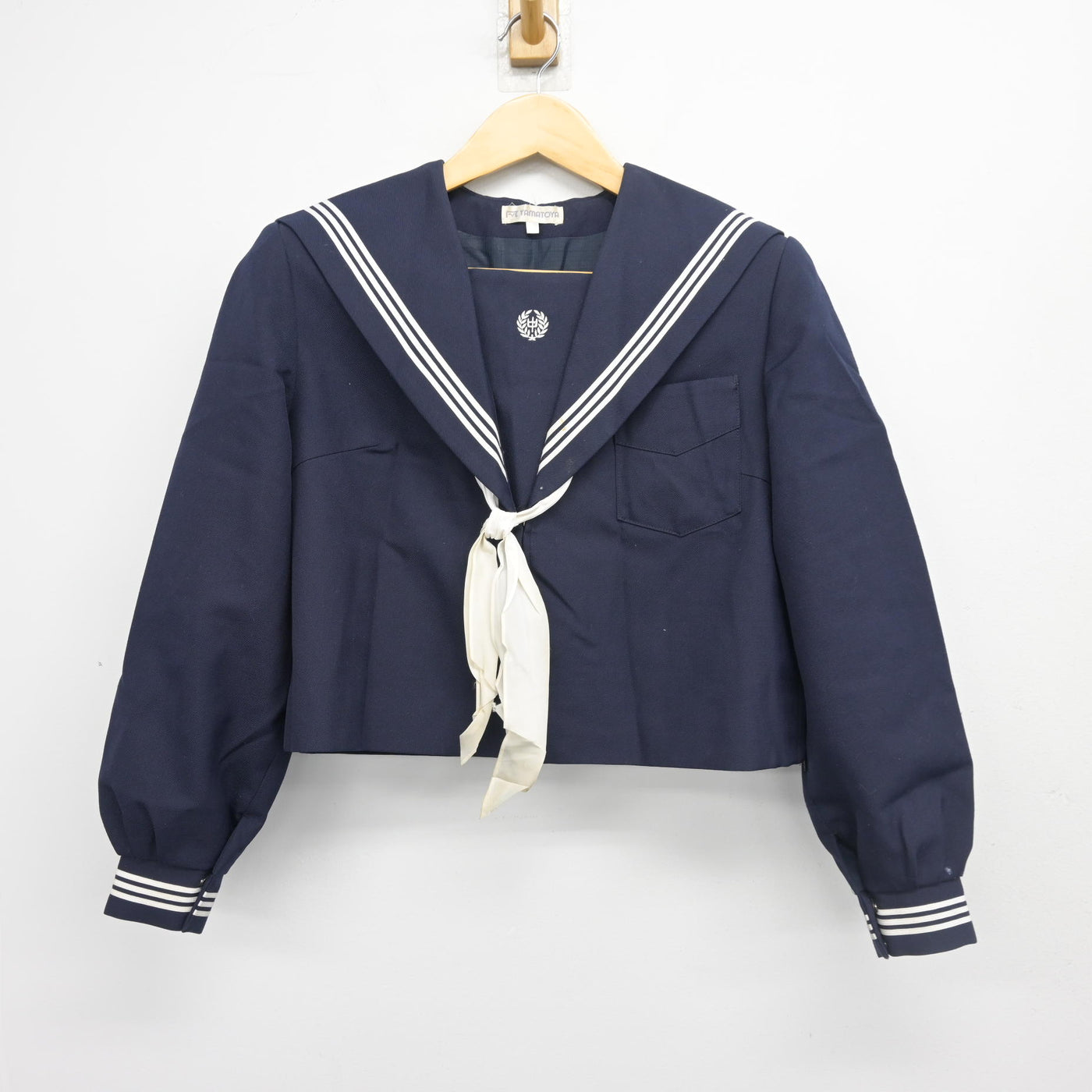 【中古】佐賀県 鬼塚中学校 女子制服 3点 (セーラー服・スカート) sf102460