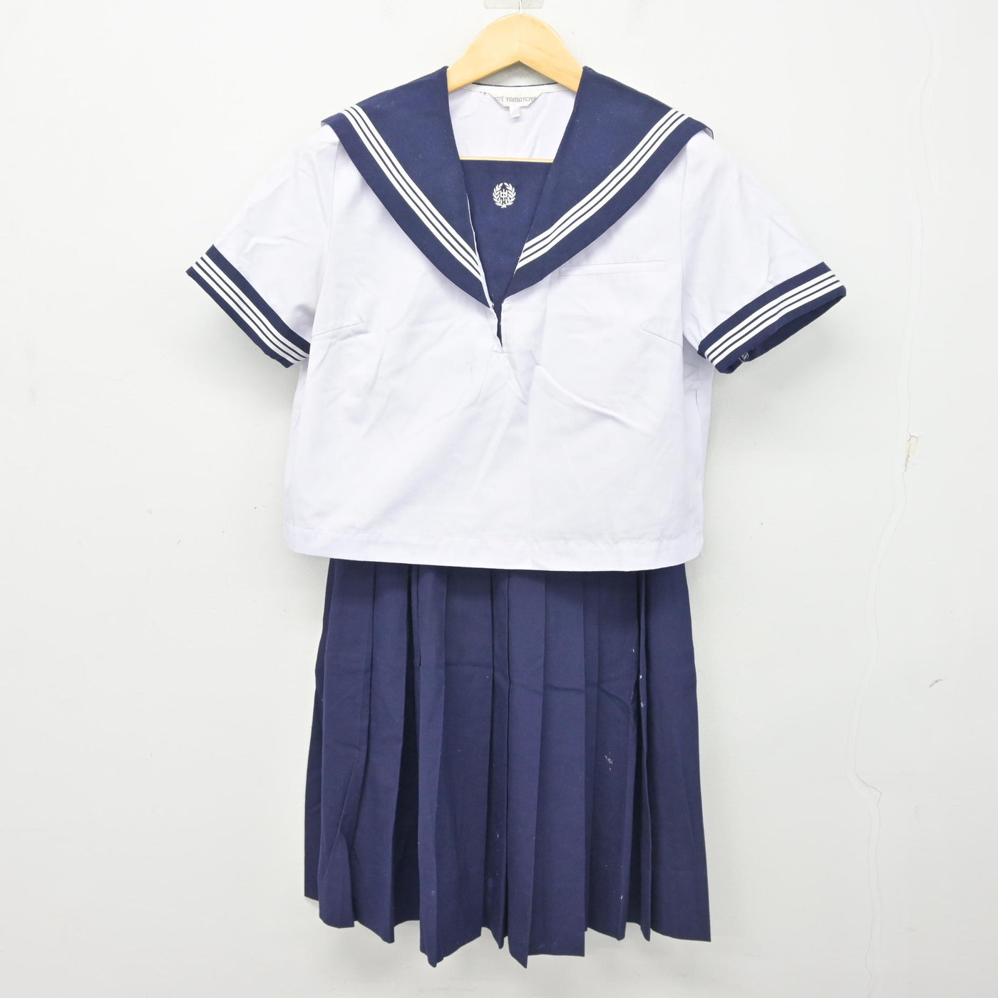 【中古】佐賀県 鬼塚中学校 女子制服 2点 (セーラー服・スカート) sf102461