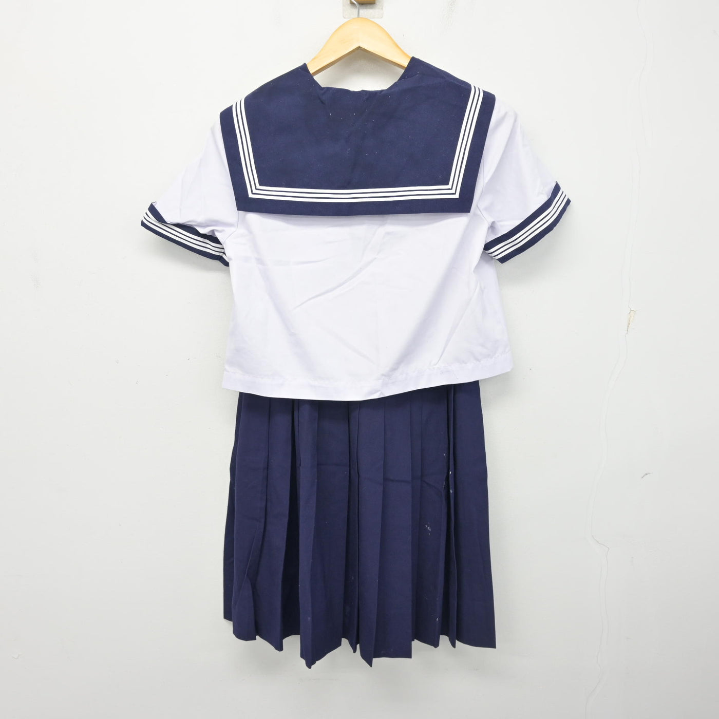 【中古】佐賀県 鬼塚中学校 女子制服 2点 (セーラー服・スカート) sf102461