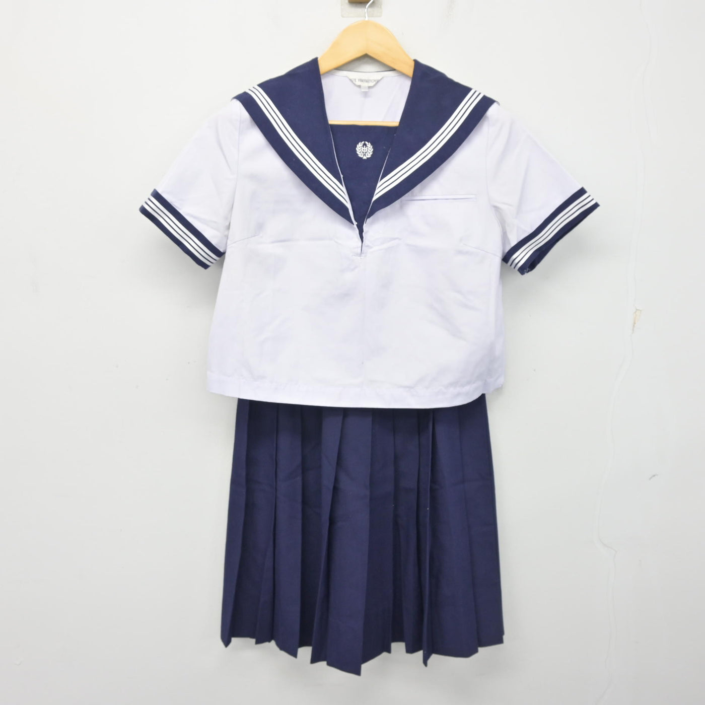 【中古】佐賀県 鬼塚中学校 女子制服 2点 (セーラー服・スカート) sf102462