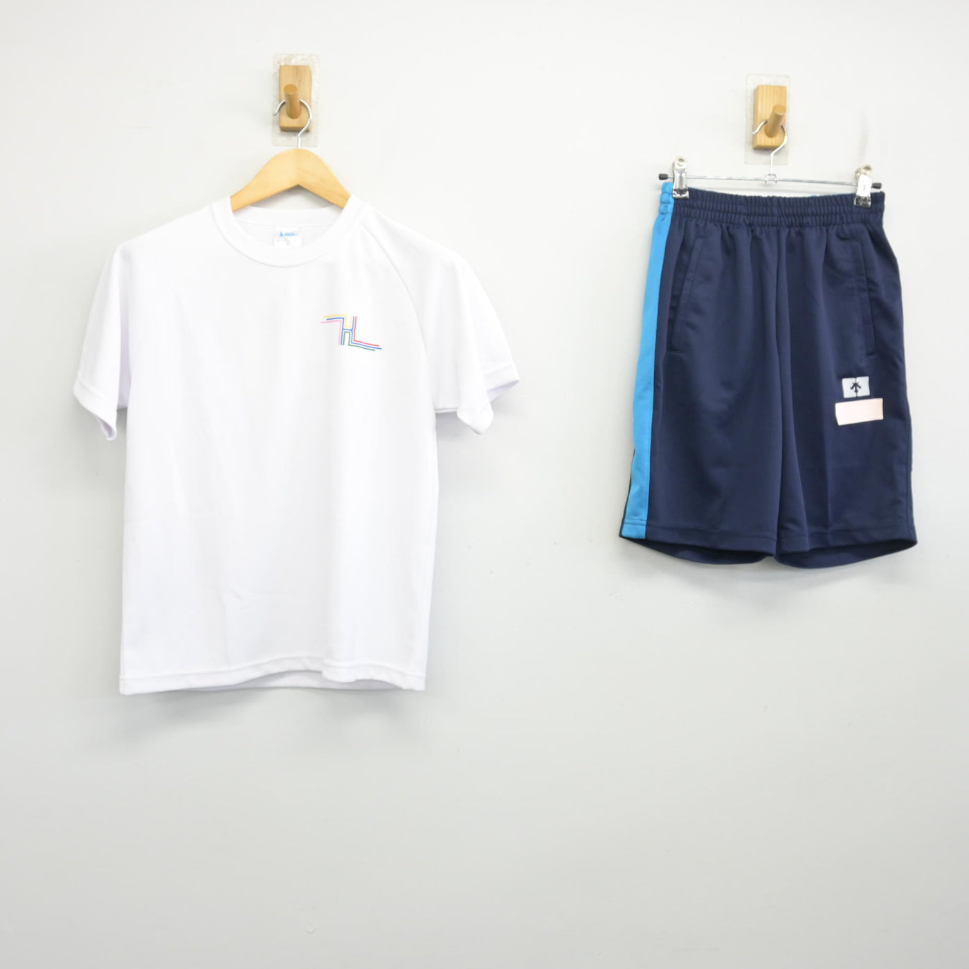 【中古】東京都 関東第一高等学校 女子制服 2点 (体操服 上・体操服 下) sf102477