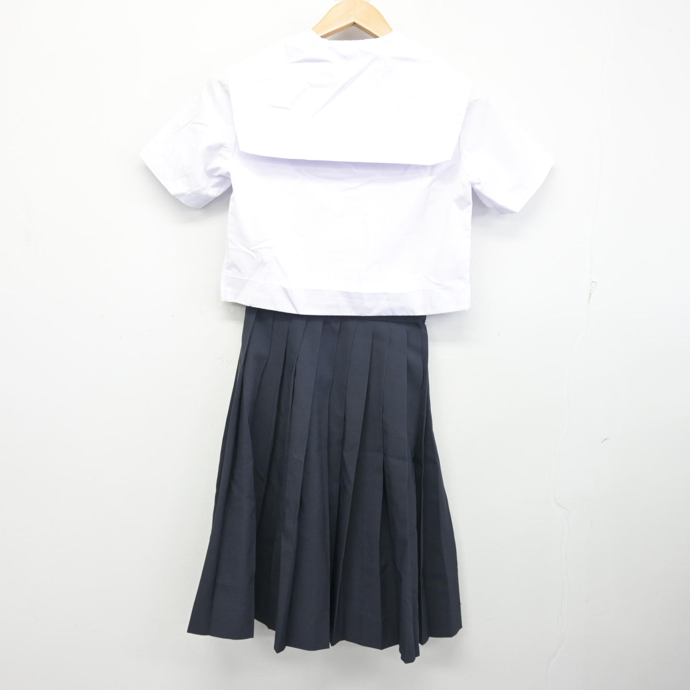 【中古】山口県 長府中学校 女子制服 3点 (セーラー服・スカート) sf102500
