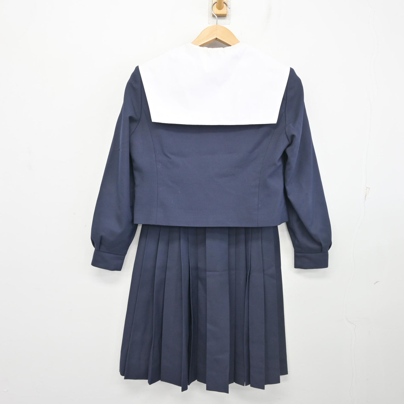 【中古】愛知県 牧の池中学校 女子制服 3点 (セーラー服・スカート) sf102530