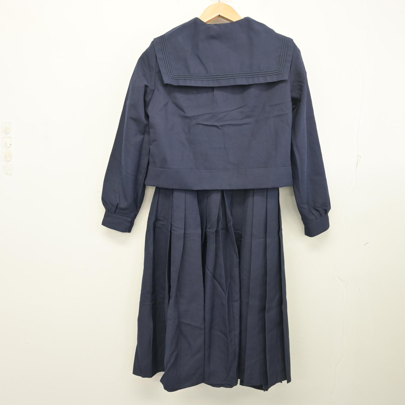 【中古】福岡県 北九州市立黒崎中学校 女子制服 3点 (セーラー服・ジャンパースカート) sf102540