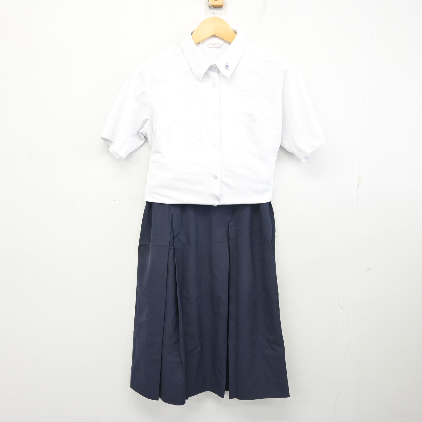【中古】福岡県 北九州市立高等学校/旧制服 女子制服 2点 (シャツ・スカート) sf102543