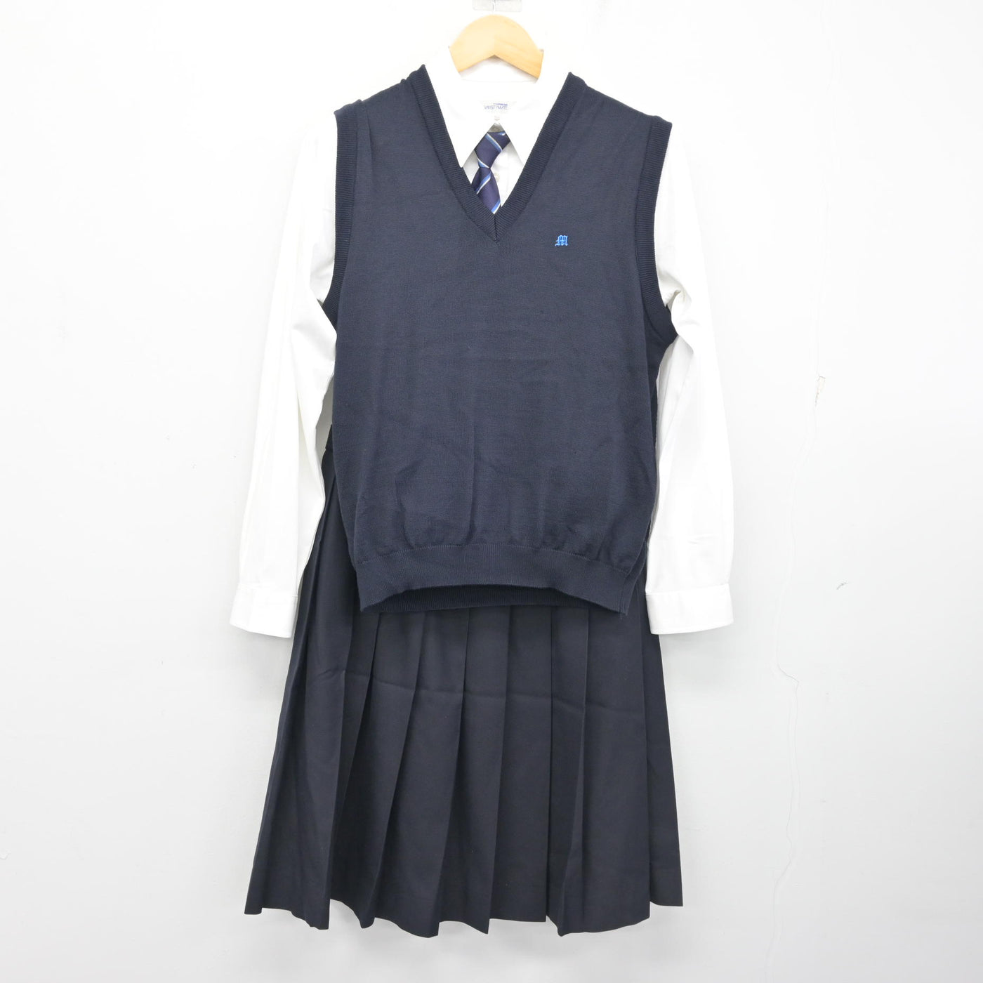 【中古】福岡県 武蔵台高等学校 女子制服 6点 (ブレザー・ニットベスト・シャツ・スカート) sf102610