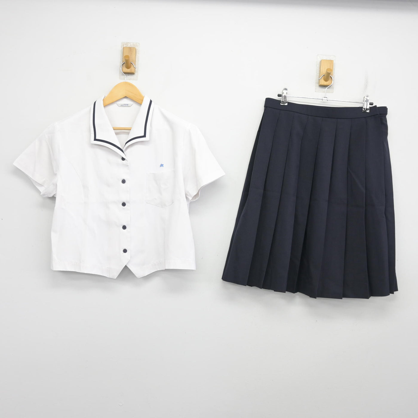 【中古】福岡県 武蔵台高等学校 女子制服 2点 (ブラウス・スカート) sf102611