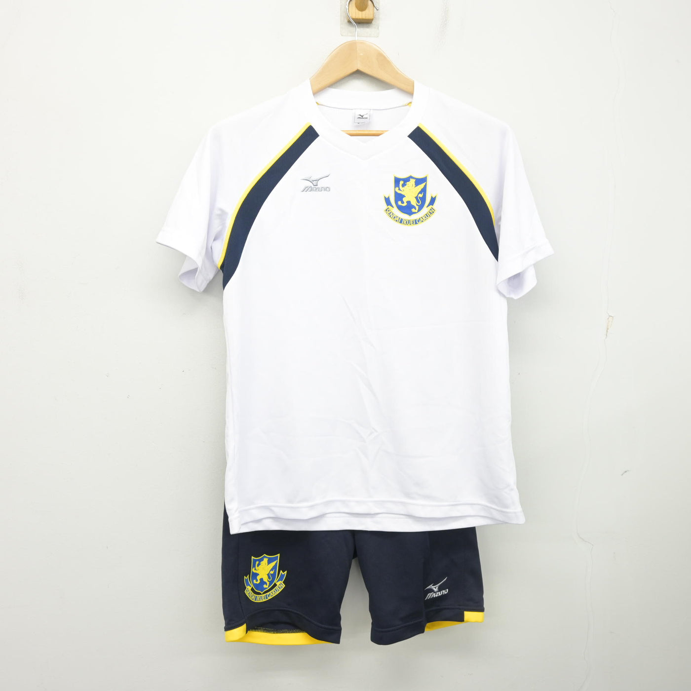 【中古】宮城県 秀光中学校 女子制服 2点 (体操服 上・体操服 下) sf102639