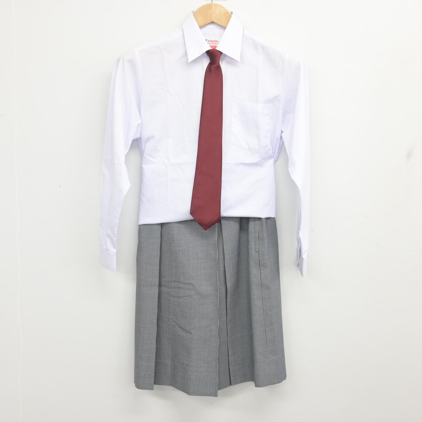 【中古】兵庫県 苦楽園中学校 女子制服 6点 (ブレザー・シャツ・スカート・ニット) sf102672