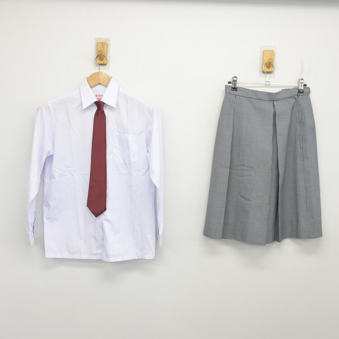 【中古】兵庫県 苦楽園中学校 女子制服 6点 (ブレザー・シャツ・スカート・ニット) sf102672