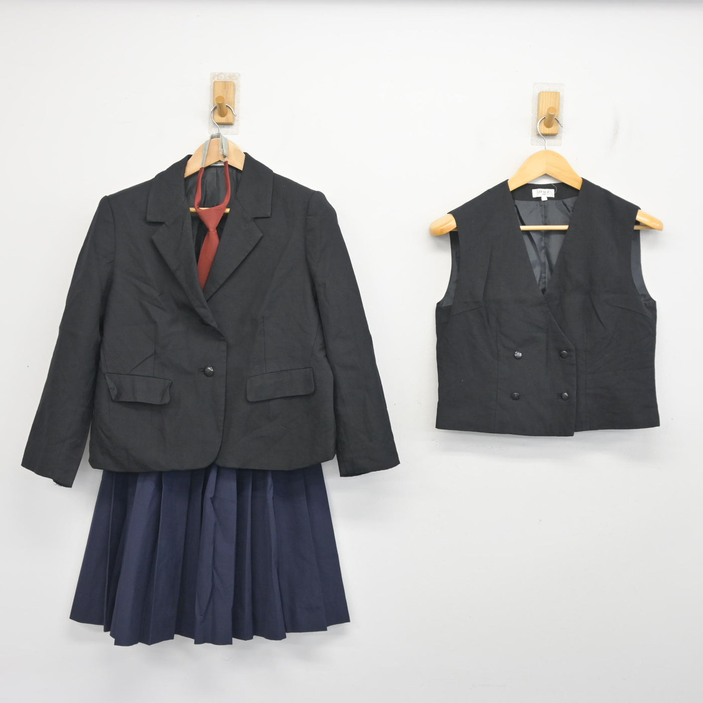 【中古】鹿児島県 鹿児島工業高等学校 女子制服 4点 (ブレザー・ベスト・スカート) sf102677