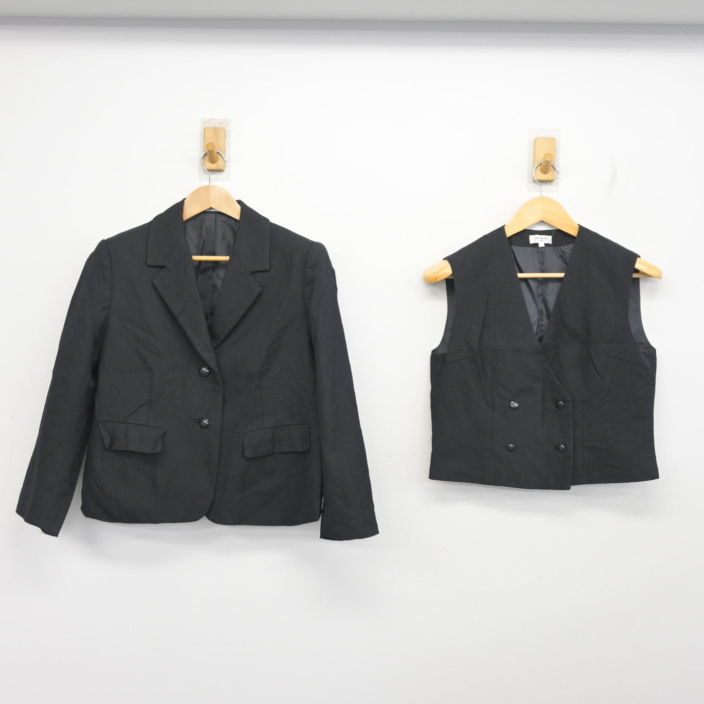 【中古】鹿児島県 鹿児島工業高等学校 女子制服 4点 (ブレザー・ベスト・スカート) sf102677