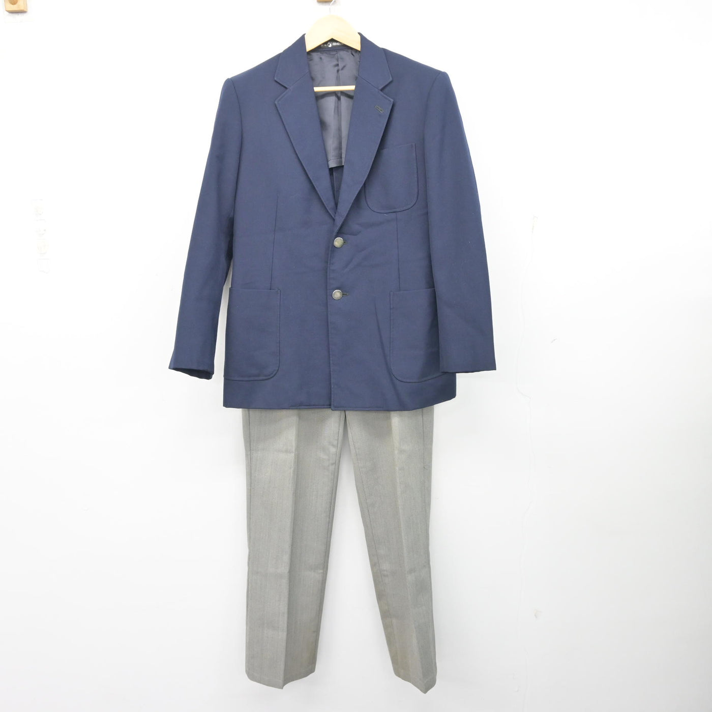 【中古】神奈川県 名瀬中学校 男子制服 2点 (ブレザー・ズボン) sf102740