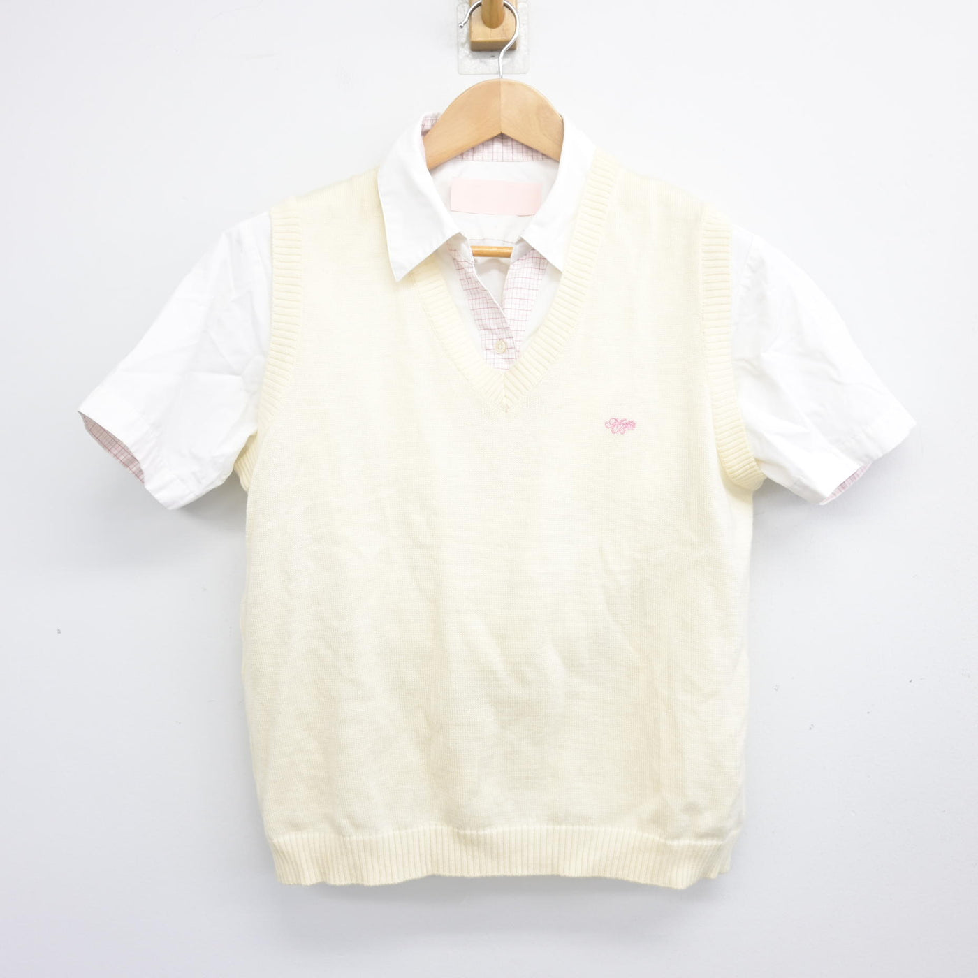 【中古】奈良県 奈良文化高等学校 女子制服 2点 (ニットベスト・シャツ) sf102774