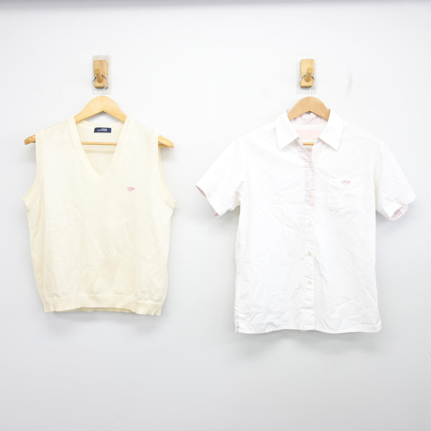 【中古】奈良県 奈良文化高等学校 女子制服 2点 (ニットベスト・シャツ) sf102774