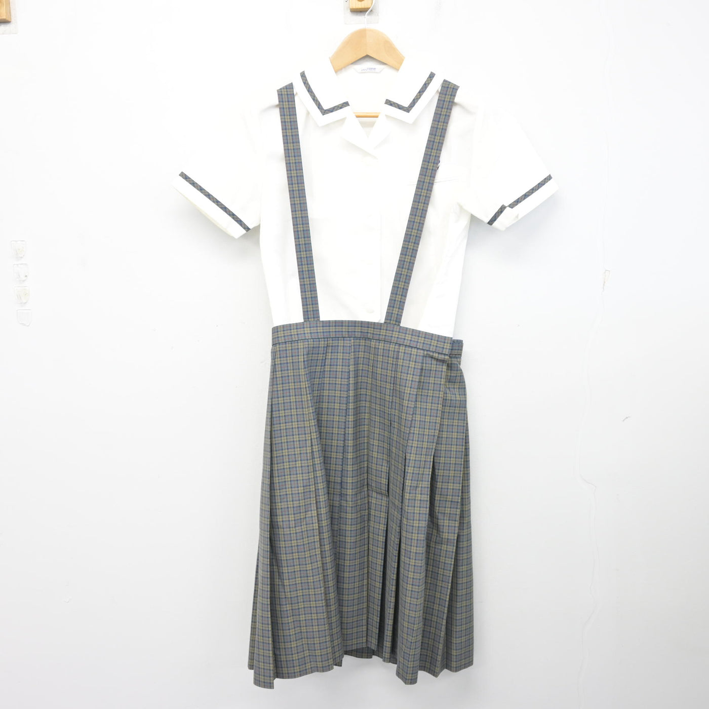 【中古】熊本県 力合中学校 女子制服 3点 (ブラウス・スカート) sf102911