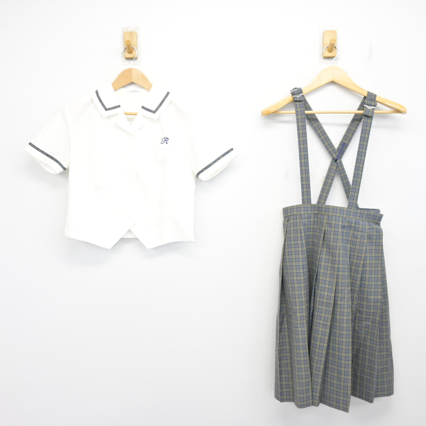 【中古】熊本県 力合中学校 女子制服 2点 (ブラウス・スカート) sf102912