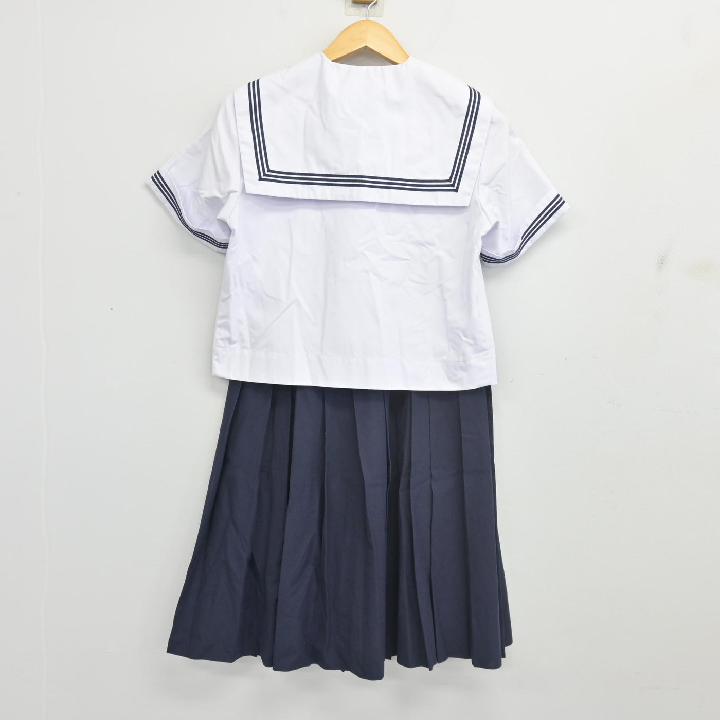 【中古】大阪府 三国中学校 女子制服 2点 (セーラー服・スカート) sf103036