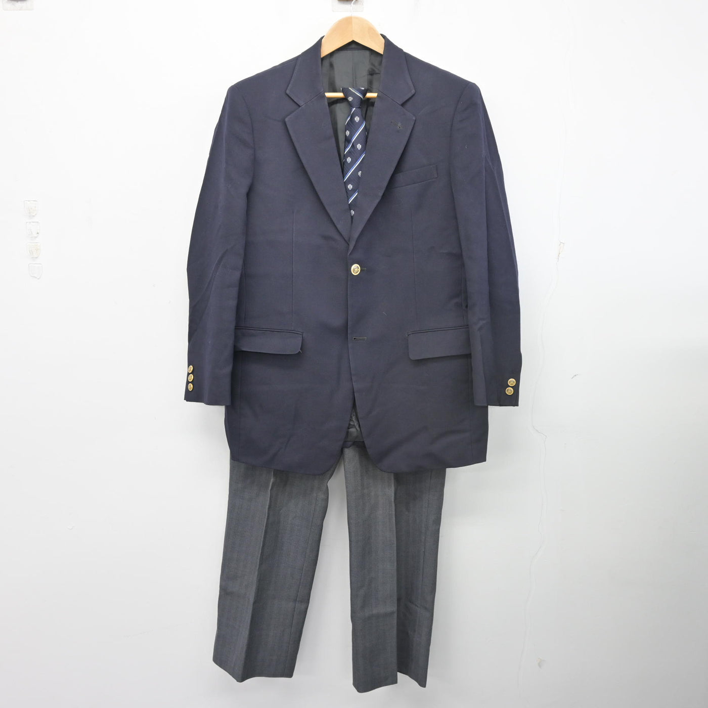 【中古】神奈川県 麻布大学附属高等学校 男子制服 5点 (ブレザー・ニット・ズボン) sf103050