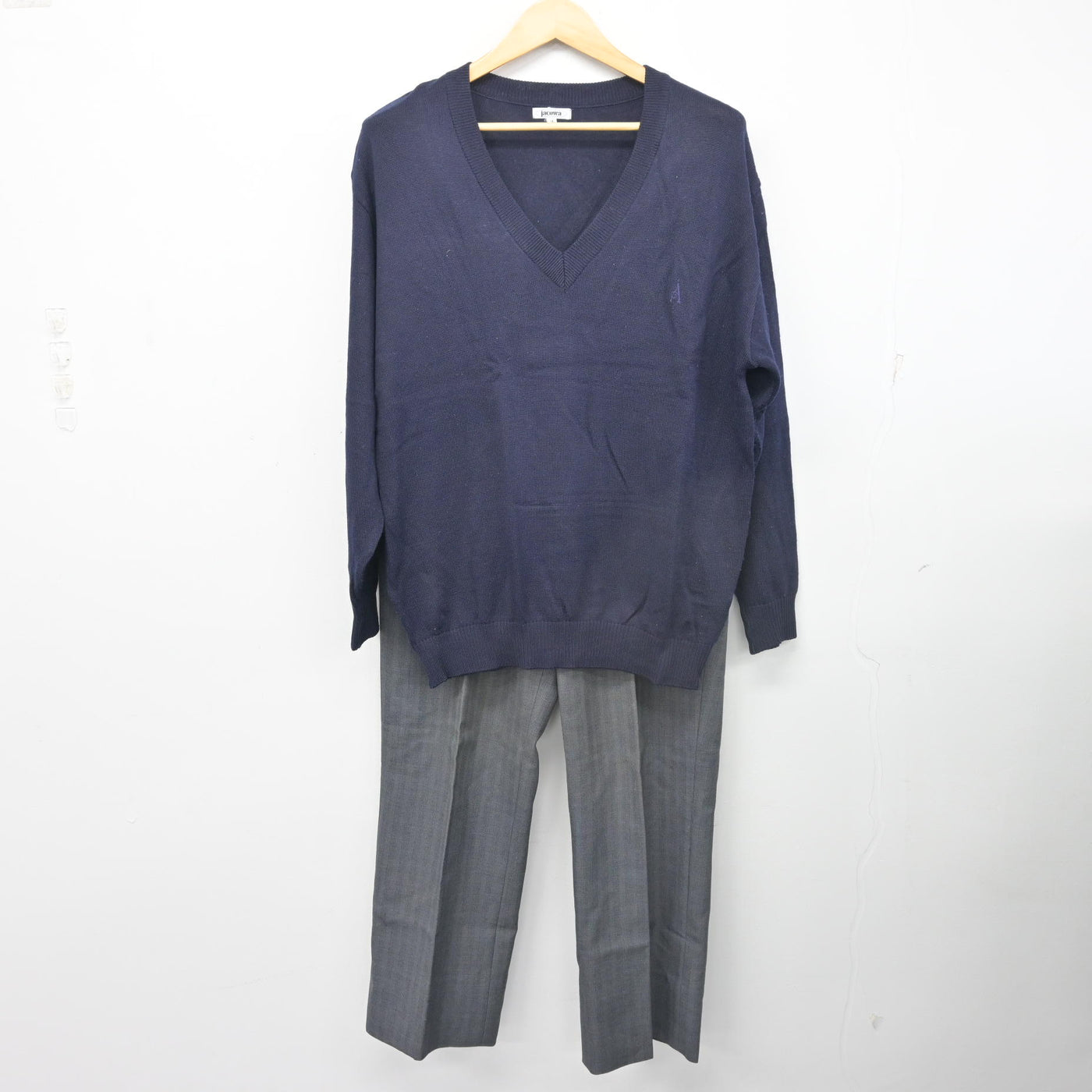 【中古】神奈川県 麻布大学附属高等学校 男子制服 5点 (ブレザー・ニット・ズボン) sf103050