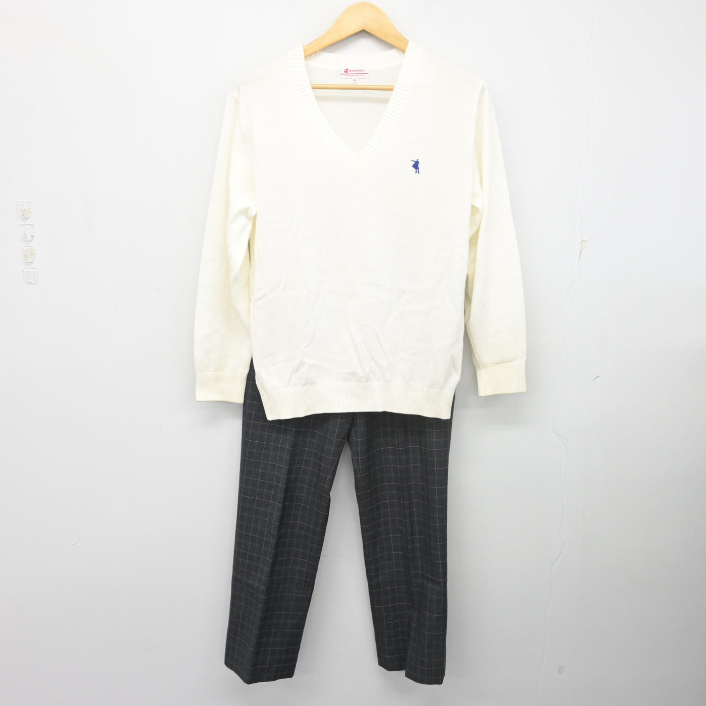 【中古】 クラーク記念国際高等学校 女子制服 2点 (ニット・ズボン) sf103073