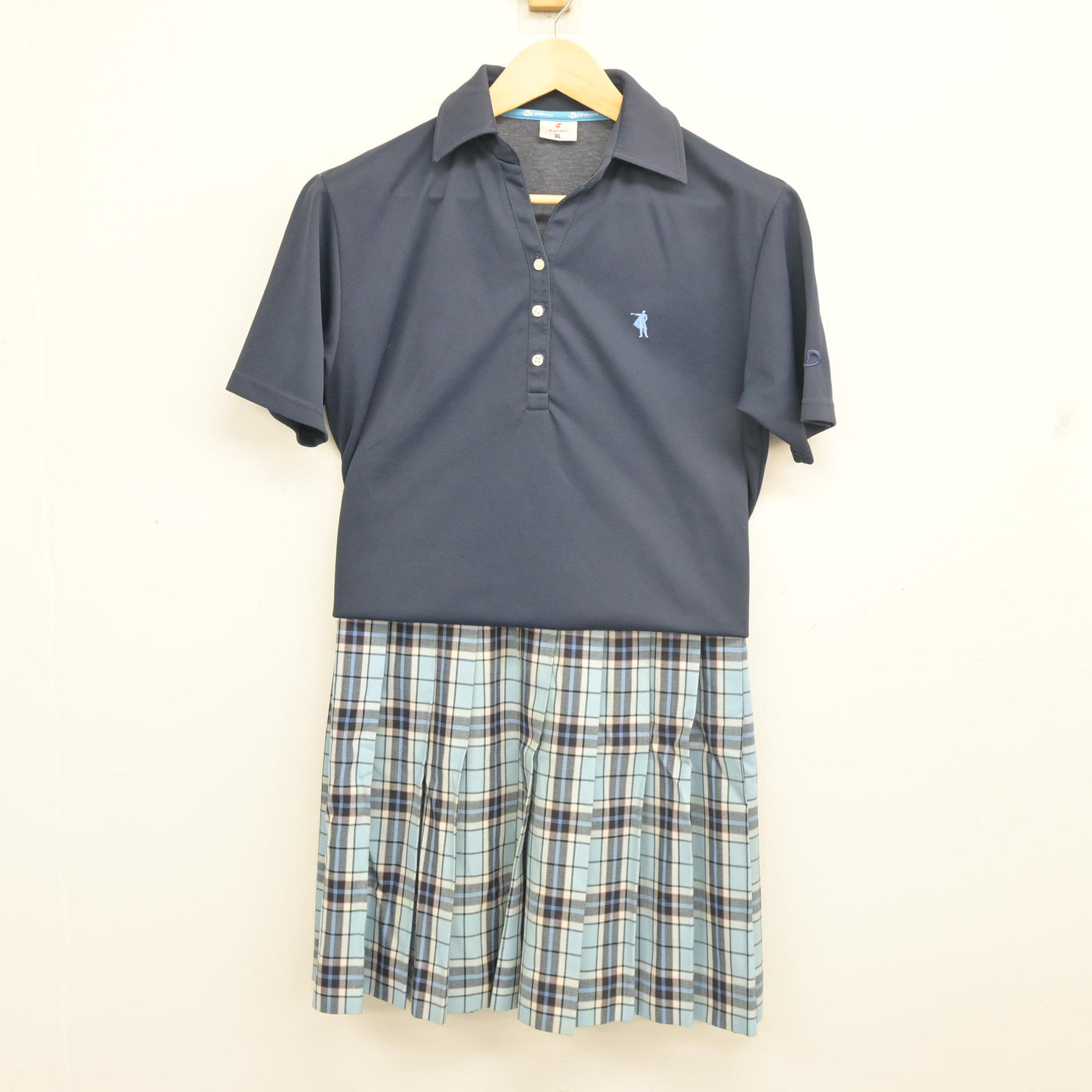 【中古】 クラーク記念国際高等学校 女子制服 3点 (シャツ・スカート) sf103076