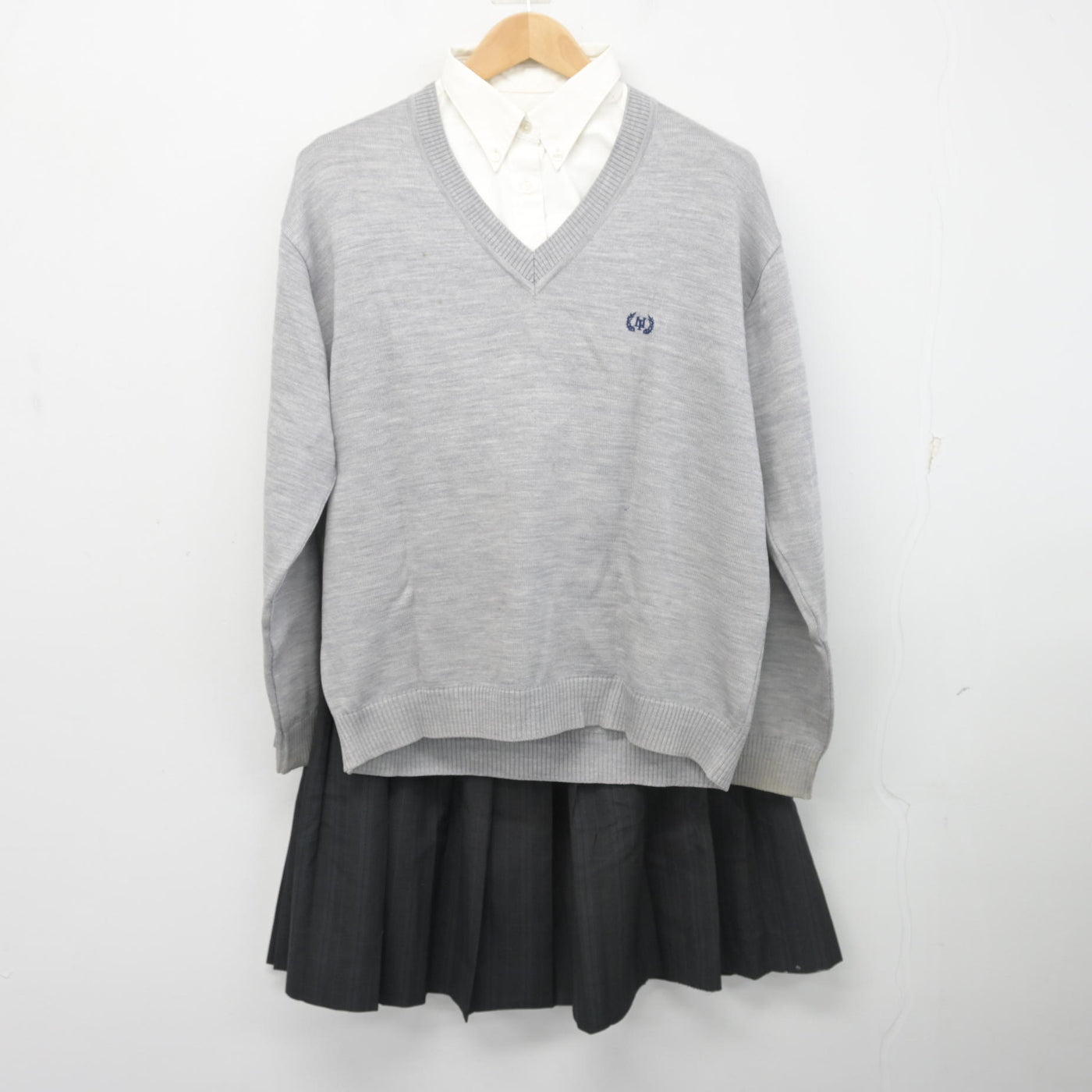 【中古】兵庫県 西宮今津高等学校 女子制服 3点 (ニット・シャツ・スカート) sf103078