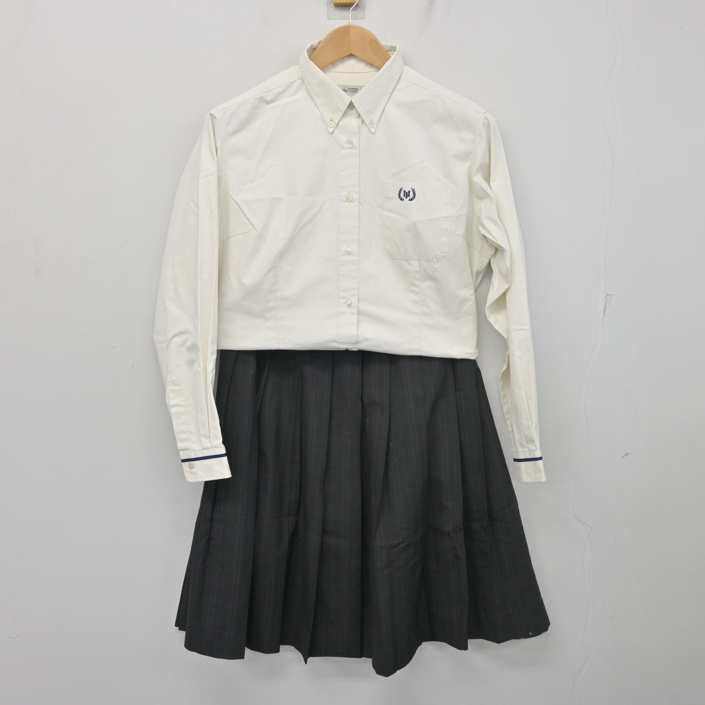 【中古】兵庫県 西宮今津高等学校 女子制服 3点 (ニット・シャツ・スカート) sf103078