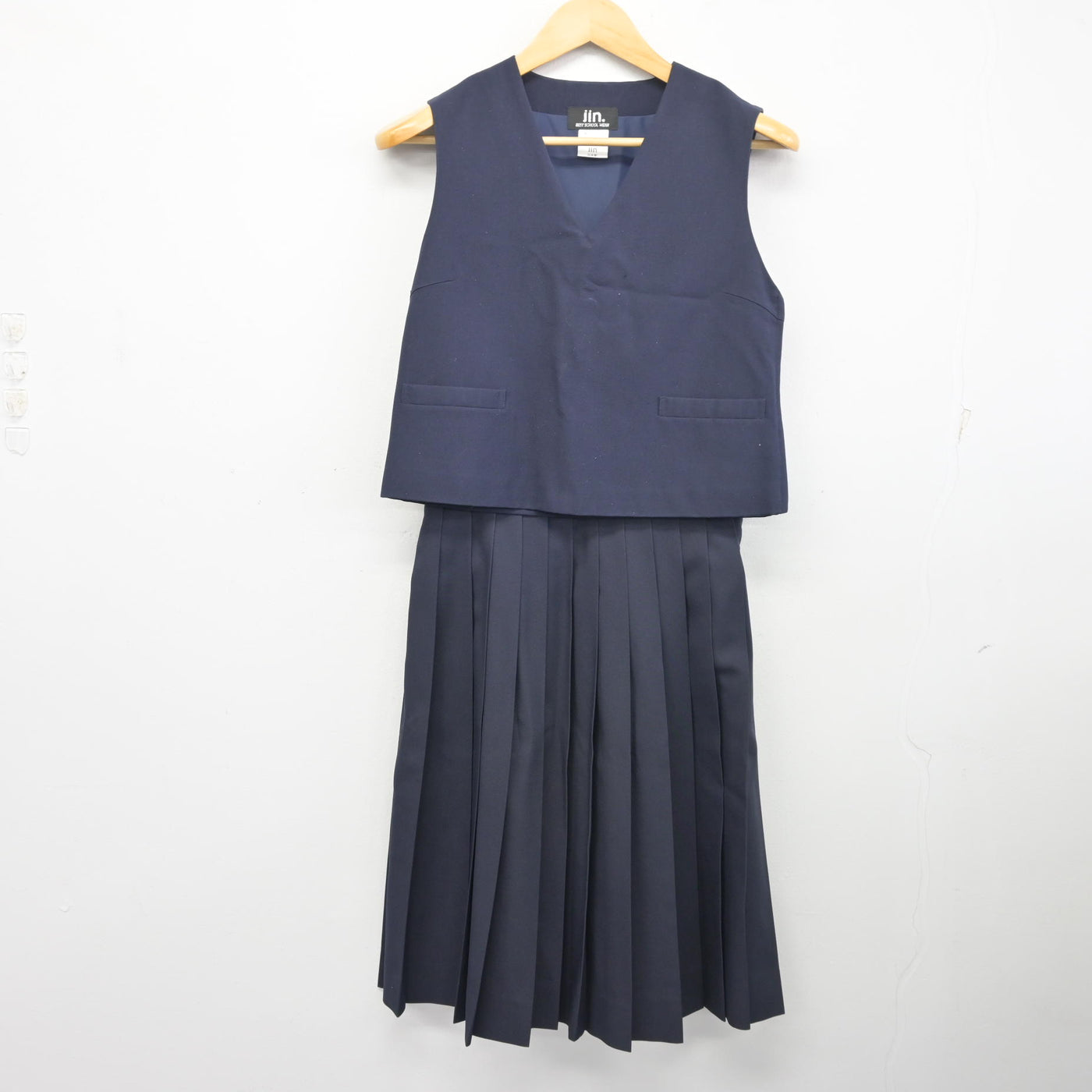 【中古】群馬県 伊勢崎市立第二中学校 女子制服 3点 (ブレザー・ベスト・スカート) sf103202