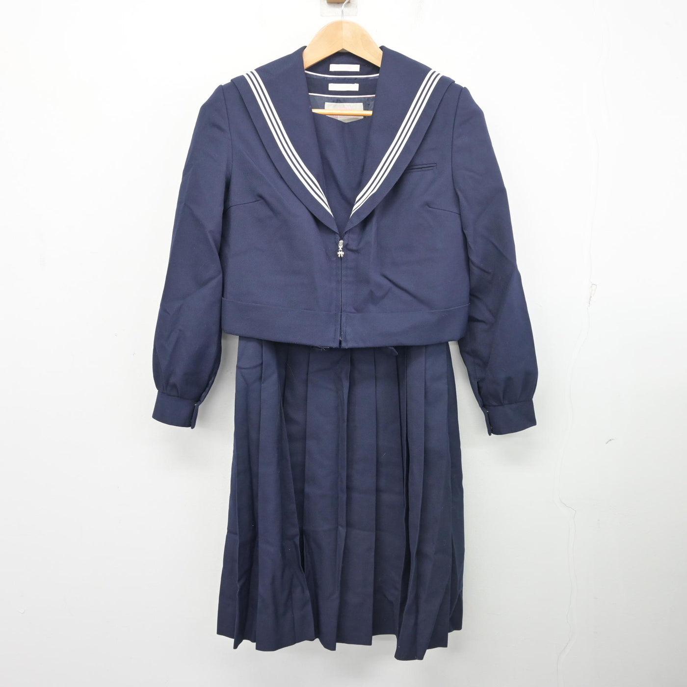 【中古】福岡県 則松中学校 女子制服 2点 (セーラー服・ジャンパースカート) sf103225