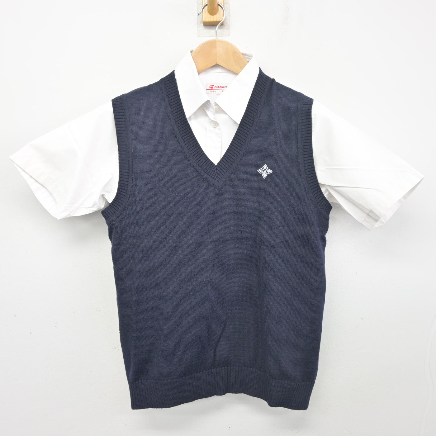 【中古】福岡県 筑紫丘高等学校 女子制服 2点 (ニットベスト・シャツ) sf103230