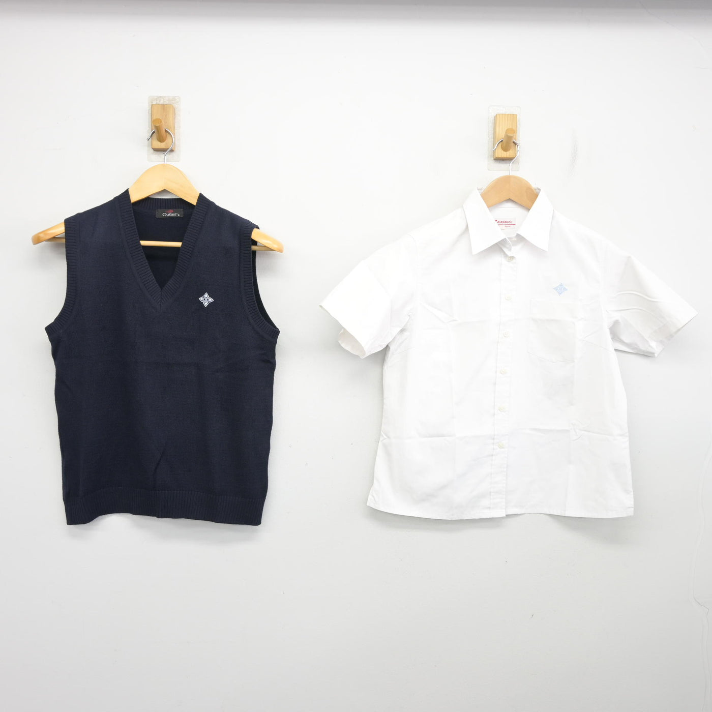 【中古】福岡県 筑紫丘高等学校 女子制服 2点 (ニットベスト・シャツ) sf103230