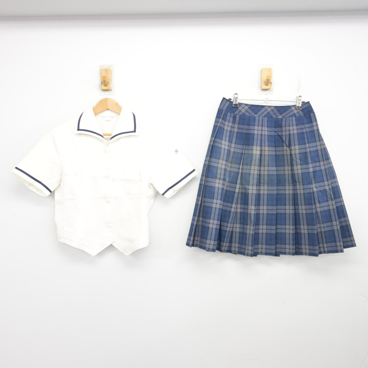 【中古】長崎県 佐世保東翔高等学校 女子制服 2点 (シャツ・スカート) sf103237