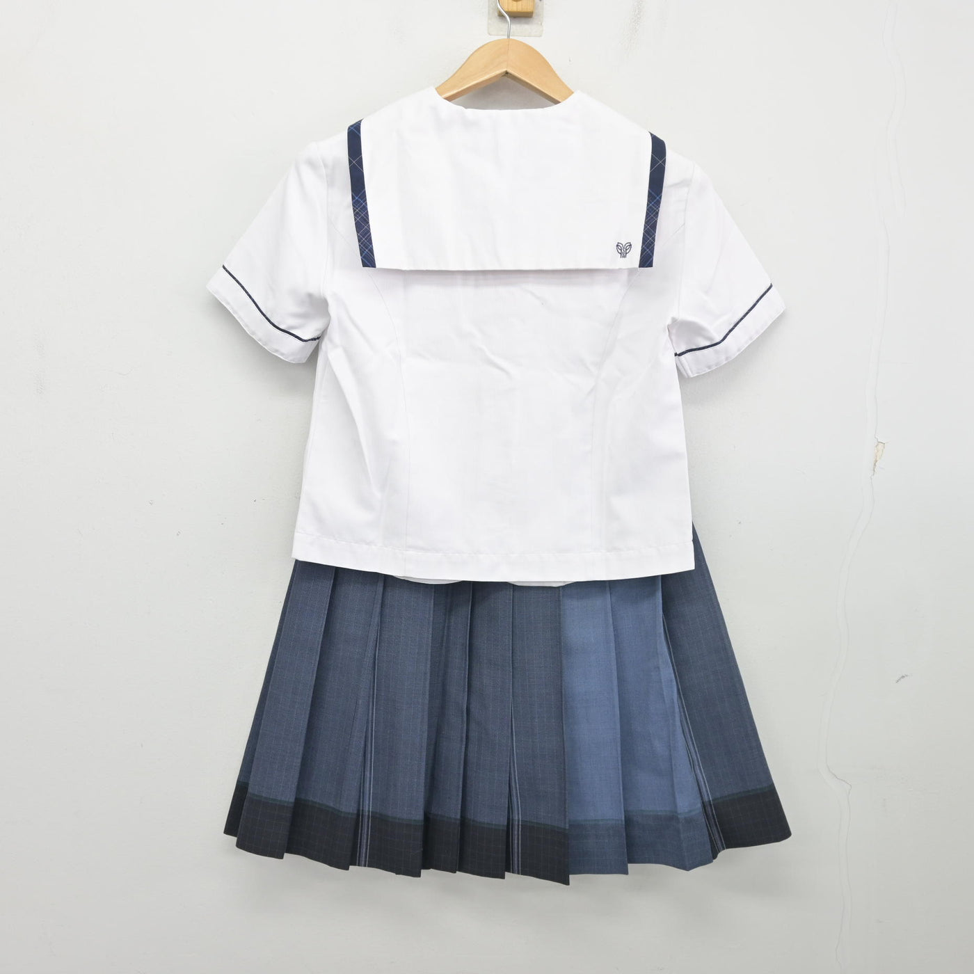 【中古】鹿児島県 樟南高等学校 女子制服 2点 (セーラー服・スカート) sf103266