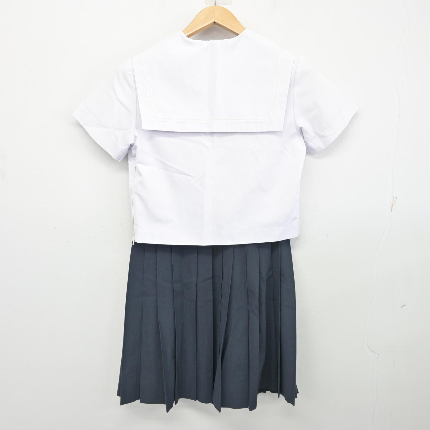 【中古】奈良県 式下中学校/旧制服 女子制服 2点 (セーラー服・スカート) sf103357