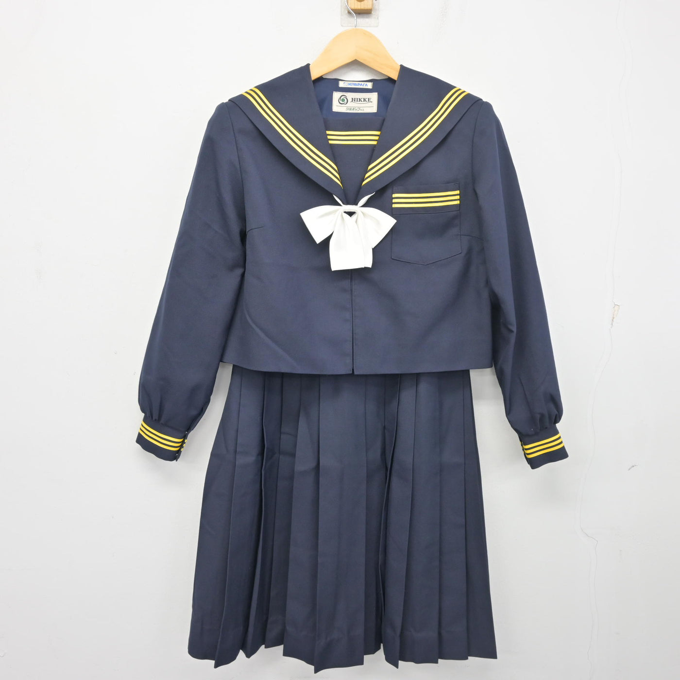 【中古】静岡県 浜名中学校 女子制服 3点 (セーラー服・スカート) sf103421