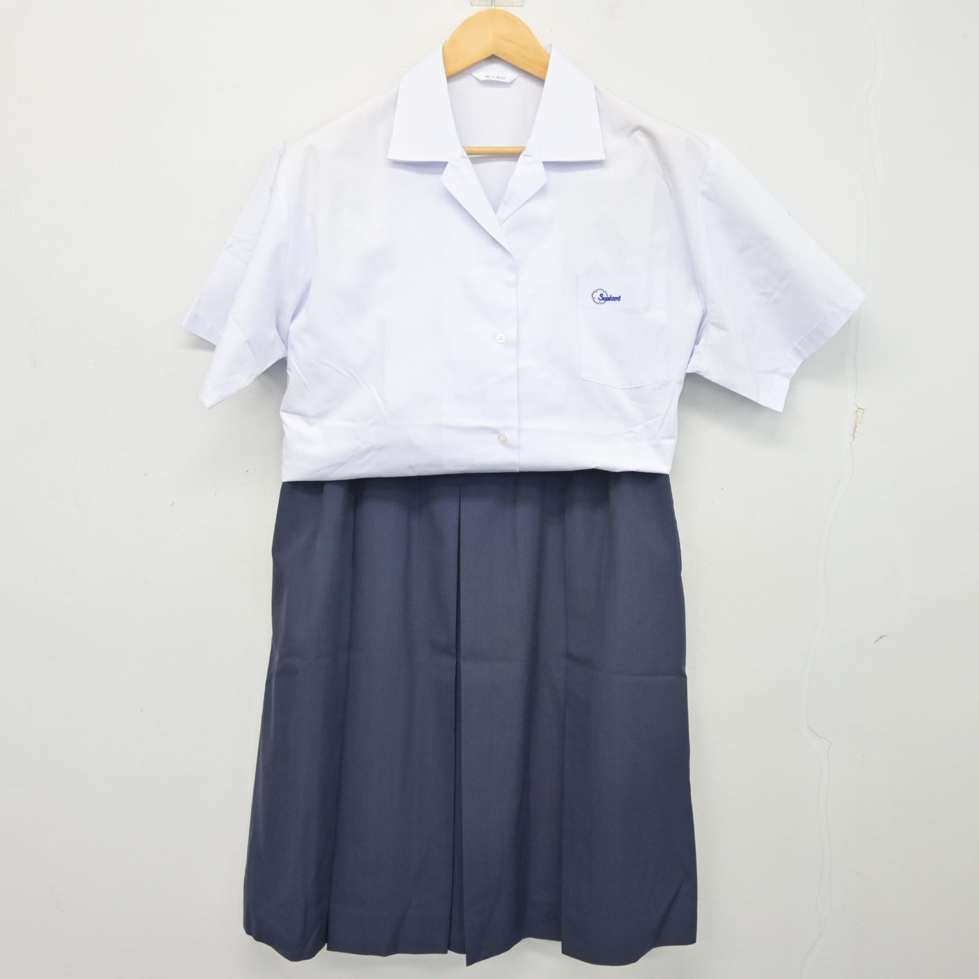 【中古】奈良県 添上高等学校 女子制服 2点 (シャツ・スカート) sf103459