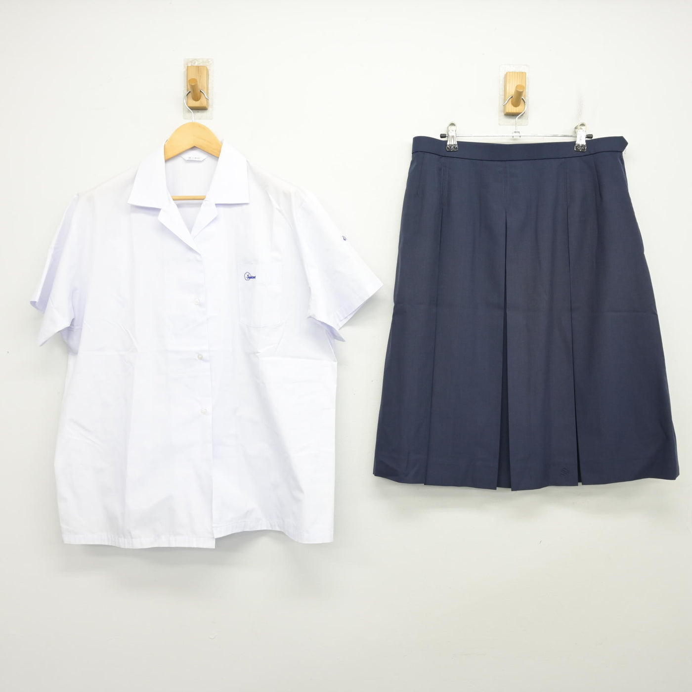 【中古】奈良県 添上高等学校 女子制服 2点 (シャツ・スカート) sf103459