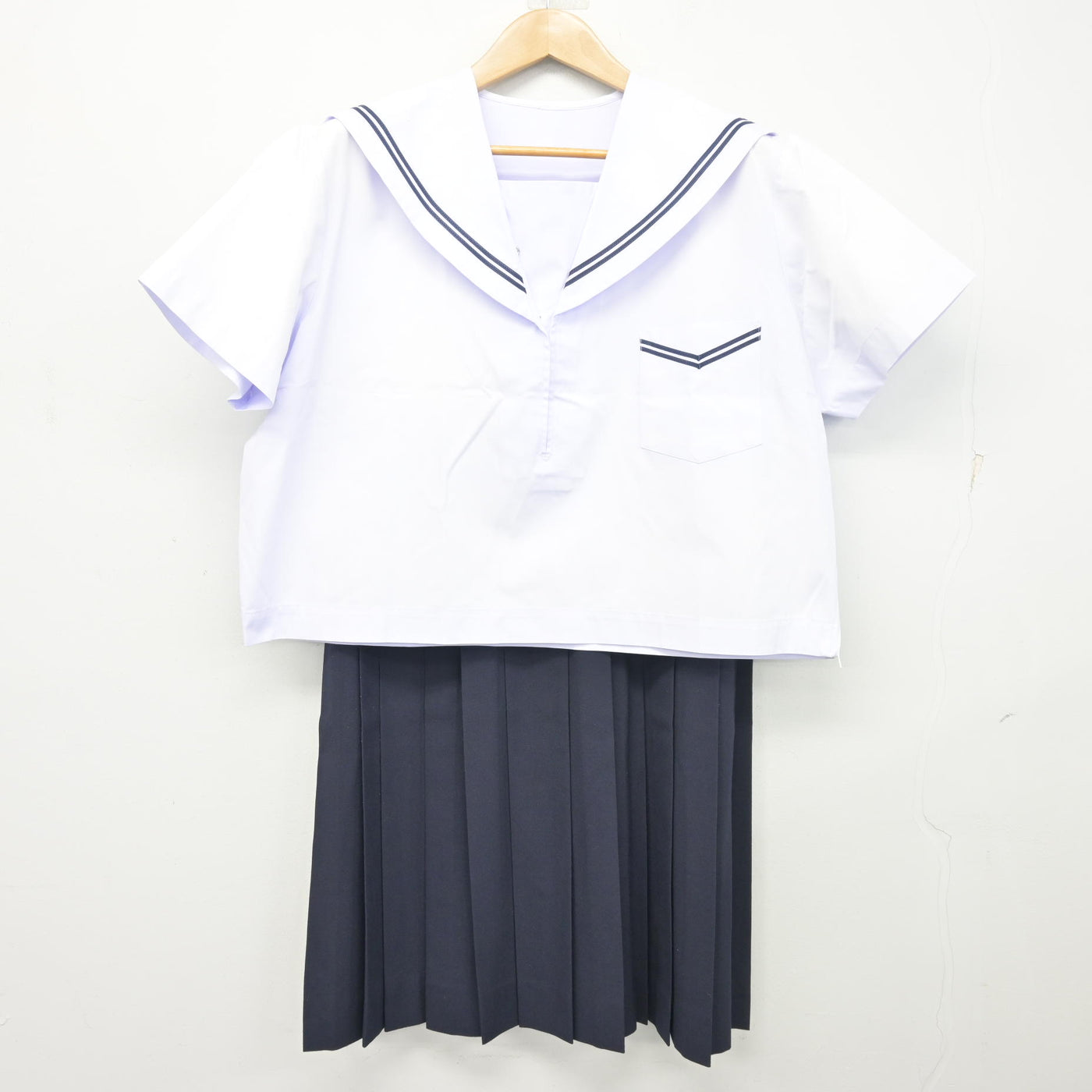 【中古】奈良県 天理市立南中学校 女子制服 2点 (セーラー服・スカート) sf103465