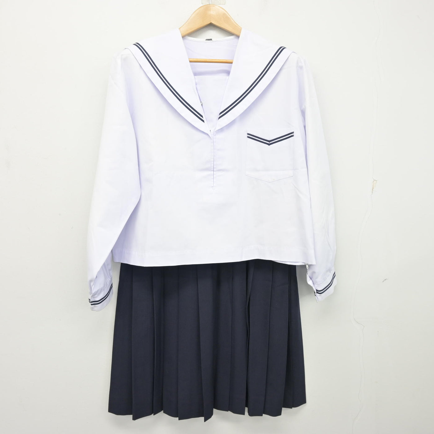 【中古】奈良県 天理市立南中学校 女子制服 2点 (セーラー服・スカート) sf103466