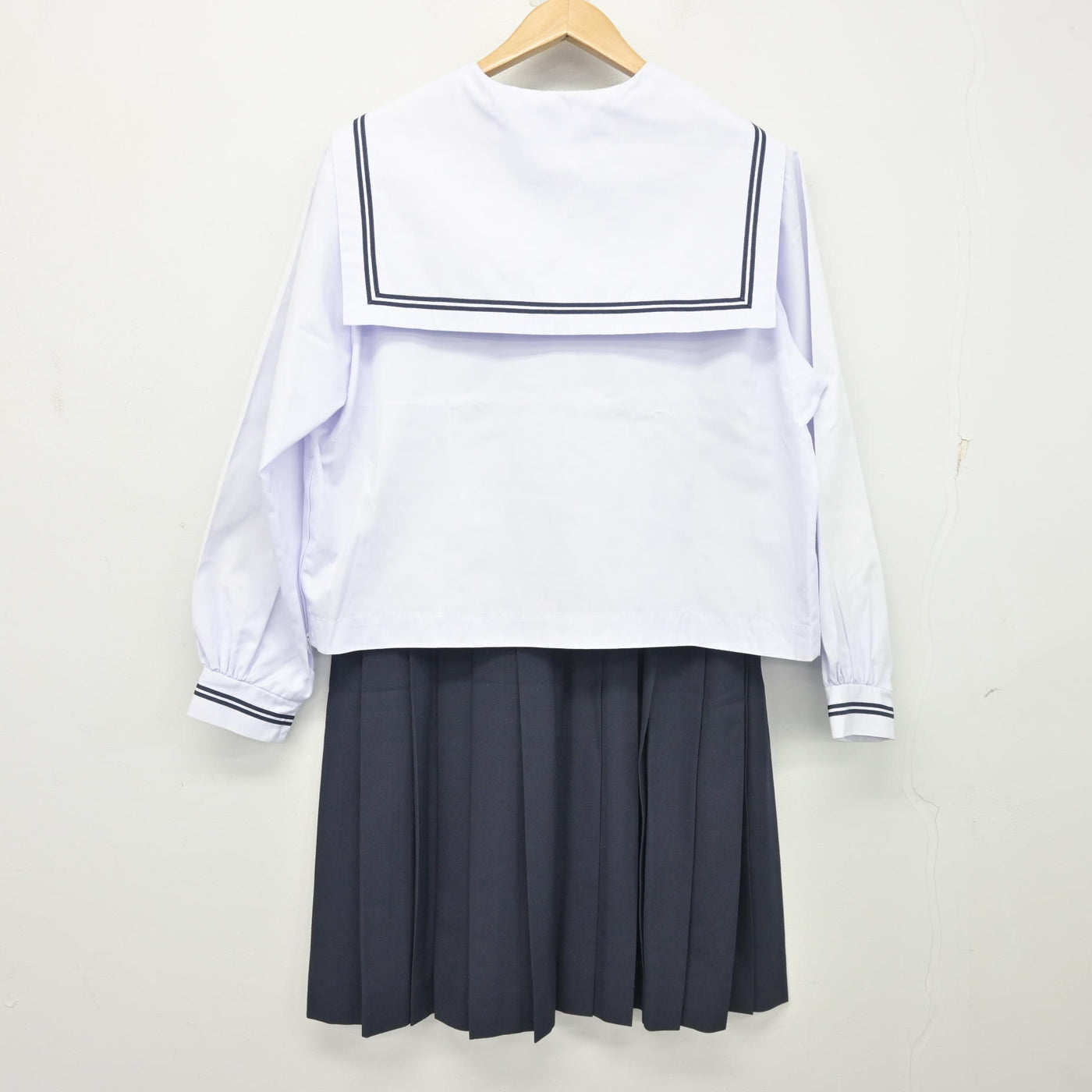 【中古】奈良県 天理市立南中学校 女子制服 2点 (セーラー服・スカート) sf103466