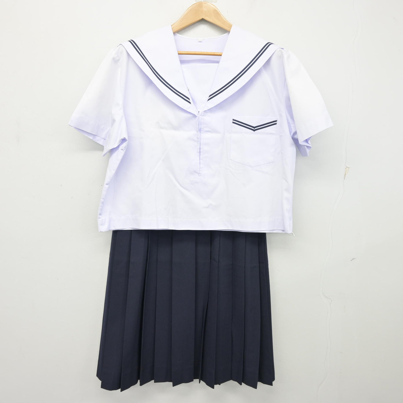 【中古】奈良県 天理市立南中学校 女子制服 2点 (セーラー服・スカート) sf103467